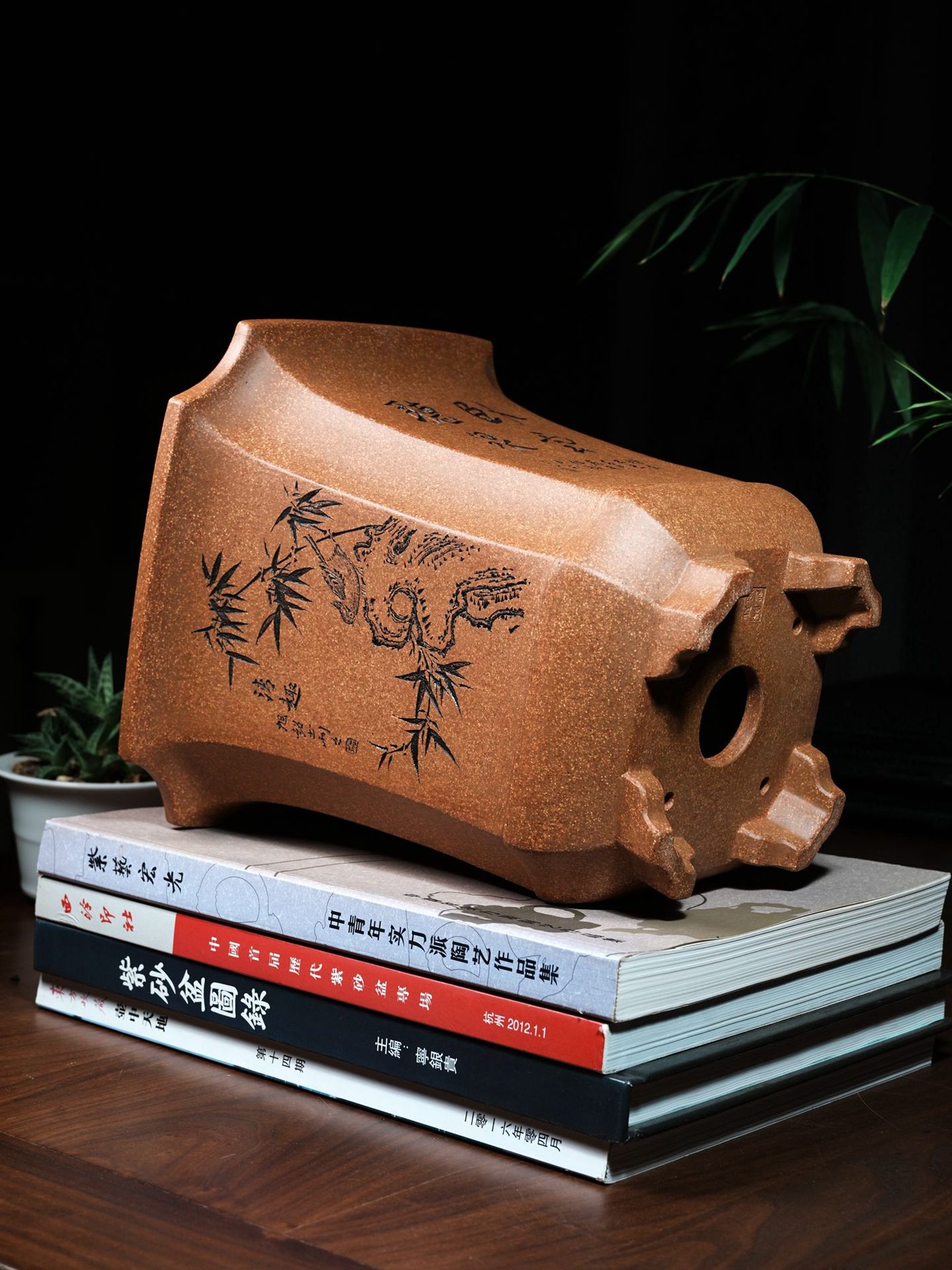 八面玲珑金钟 · 紫砂花盆 实拍角度9